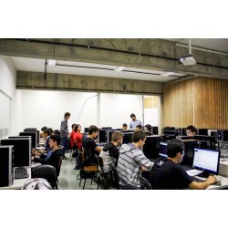 Governo do Paraná promove curso de tecnologia e informação para jovens com apoio da Heineken